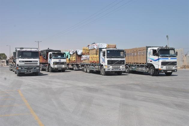 تراجع عدد الشاحنات الداخلة إلى غزة بـ 50%