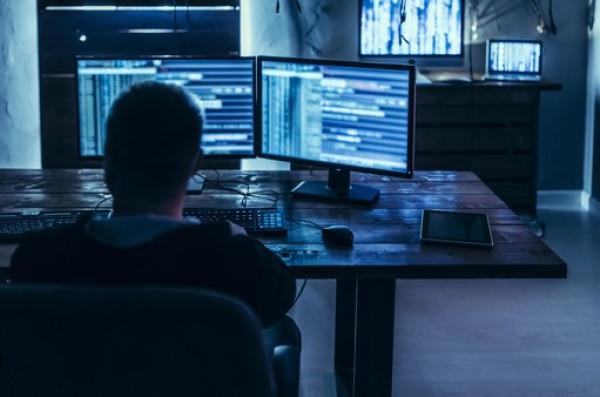 صحيفة أمريكية: إدارة بايدن توقع عقدًا سريًا مع شركة تجسس إسرائيلية