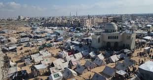 الاحتلال يقصف خيام النازحين في المواصي ويستهدف مشفى كمال عدوان