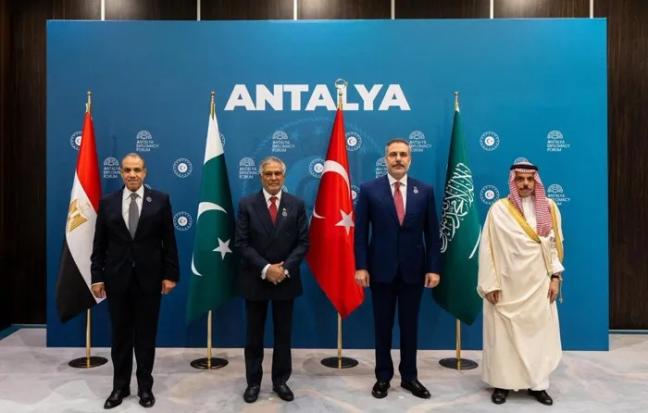 تحرك رباعي لدعم مفاوضات واشنطن وطهران واحتواء التصعيد الإقليمي