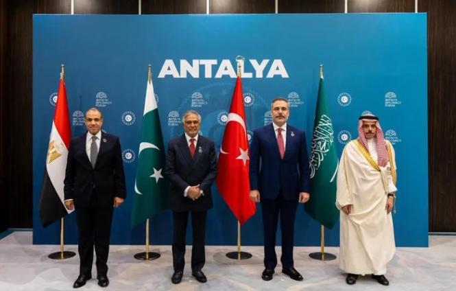 تحرك رباعي لدعم مفاوضات واشنطن وطهران واحتواء التصعيد الإقليمي