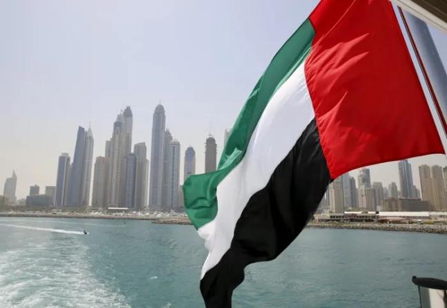 الإمارات تمنع السفر إلى إيران ولبنان والعراق وتدعو رعاياها للمغادرة الفورية