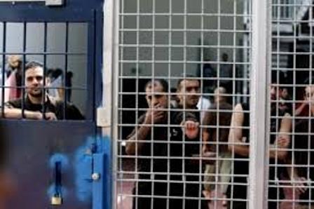 نادي الأسير: 11 اسيرا يعانون امراضا مزمنة في عيادة "سجن الرملة"