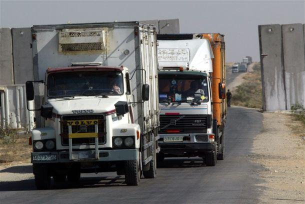 غزة: إدخال600 شاحنة بضائع ومواد إنشائية