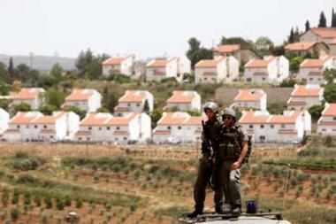 إصابة مواطن وزوجته بجروح في اعتداء للمستوطنين شرق يطا