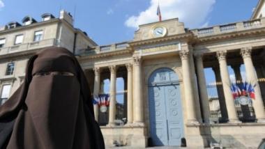 هولندا: حظر ارتداء النقاب في بعض الأماكن العامة
