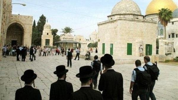 مستوطنون يجدّدون اقتحامهم للأقصى