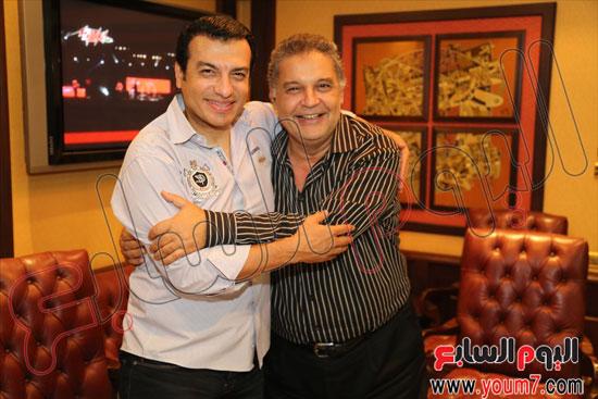 بالصور.. إيهاب توفيق يعود لـ"عالم الفن" بأول أغنياته "هايفضل مسيطر"