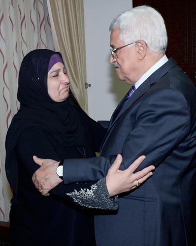 الرئيس يستقبل عائلة الشهيد محمد الكسبة