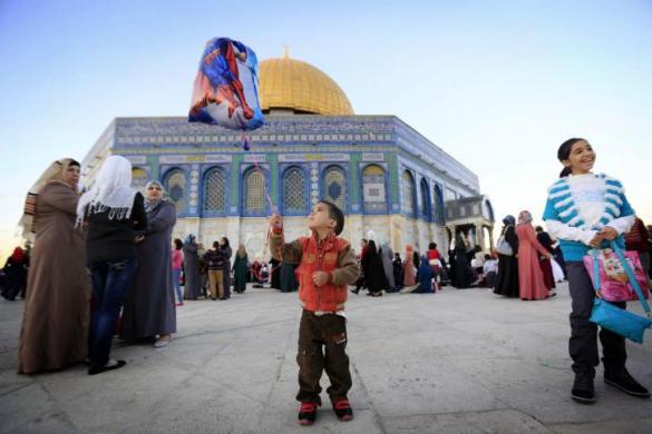 العطلة من الأربعاء حتى الأحد وجزء من الراتب قبل العيد