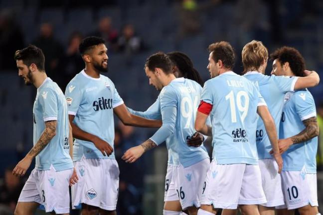 لاتسيو ينفرد بالمركز الثالث وروما ينجو بنقطة في الدوري الايطالي