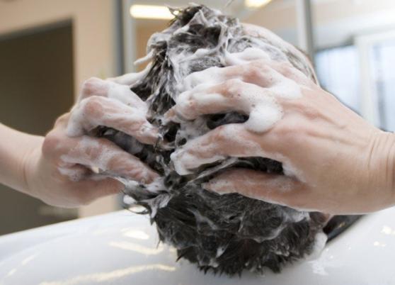 كم مرة يجب عليك غسل شعرك؟