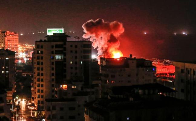 ثلاثة شهداء بينهم سيدة حامل وطفلتها في قصف اسرائيلي على قطاع غزة
