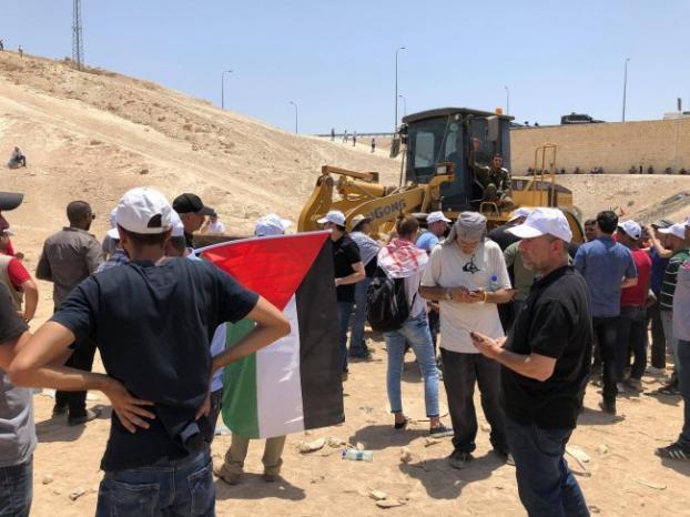 الاعلان عن بدء اعتصام مفتوح للتصدي لهدم الخان الأحمر