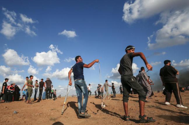 استشهاد طفل وإصابة 210 مواطنين في قطاع غزة