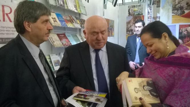 بيلاروسيا: سفارة دولة فلسطين تشارك في المعرض الدولي للكتاب