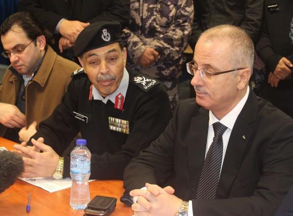 الحمد الله يهاتف مدير عام الدفاع المدني ويطلع على الجاهزية