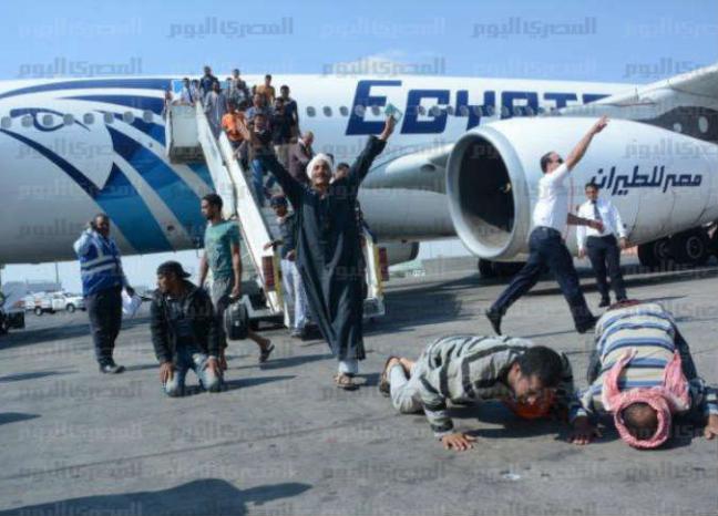 وصول اول طائرة تُقل مصريين عائدين من ليبيا