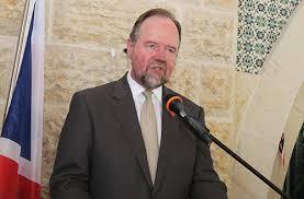 القنصل البريطاني العام يدين حرق كنيسة بالقدس