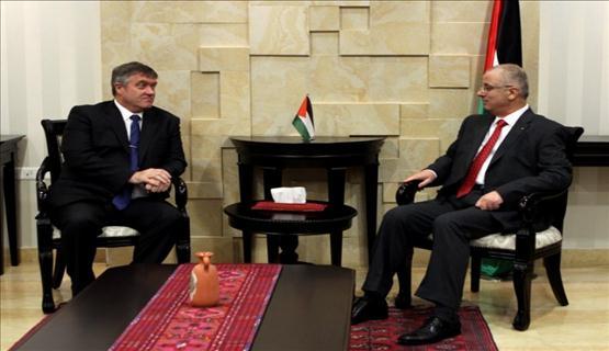 الحمد الله يطلع القنصلين البريطاني والفرنسي على جهود إعادة اعمار غزة