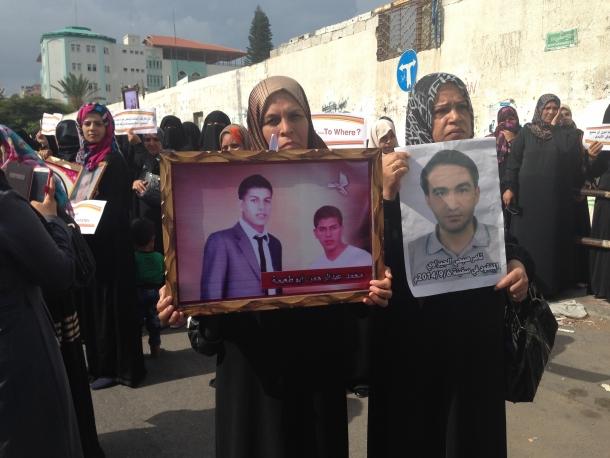 أهالي المفقودين يتظاهرون بغزة للكشف عن مصير أبنائهم