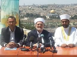 شخصيات مقدسية تحذر من فرض الاحتلال تقسيم الأقصى