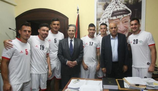 الرجوب يشيد بأداء المنتخب الوطني