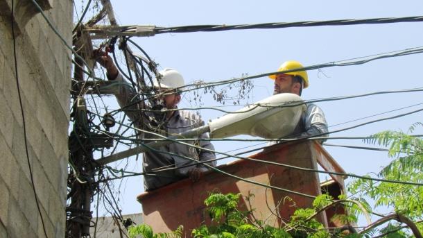 كهرباء غزة: حل الأزمة جاهز وتعترضه السياسة