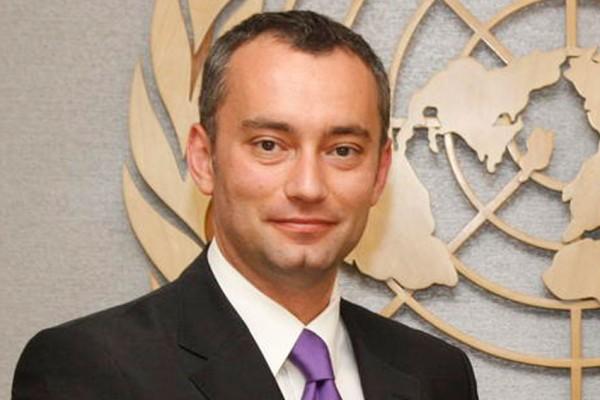 لإيجاد حل لأزمة الكهرباء ولقاء حماس..ملادينوف يصل قطاع غزة