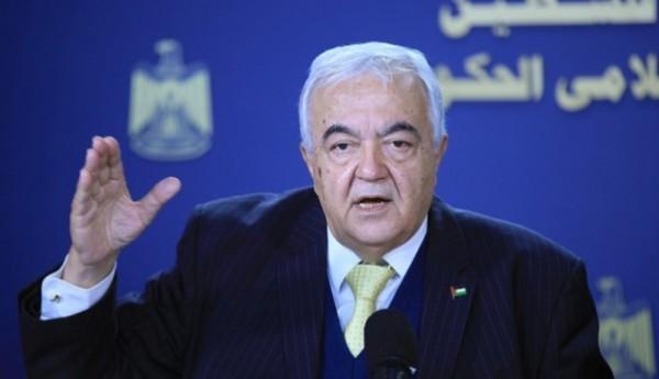 الوزير أبو شهلا ينفي تصريحات منسوبة له حول رواتب الموظفين بغزة
