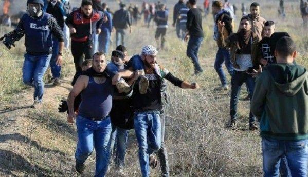شهيد في البريج والطائرات تلقي موادا برائحة كريهة