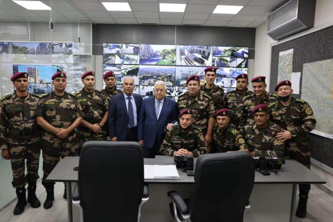 زيارة الرئيس محمود عباس لغرفة عمليات الحرس الرئاسي