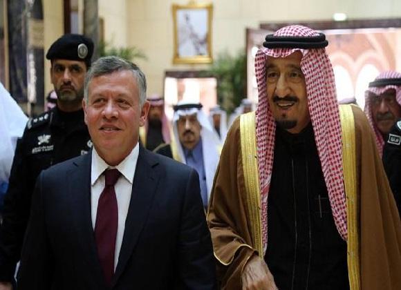 الملك يجري اتصالين هاتفيين مع خادم الحرمين وولي العهد السعودي