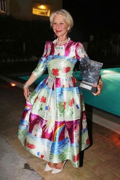 الصور.. رواد مواقع التواصل يسخرون من فستان شيرين عبد الوهاب